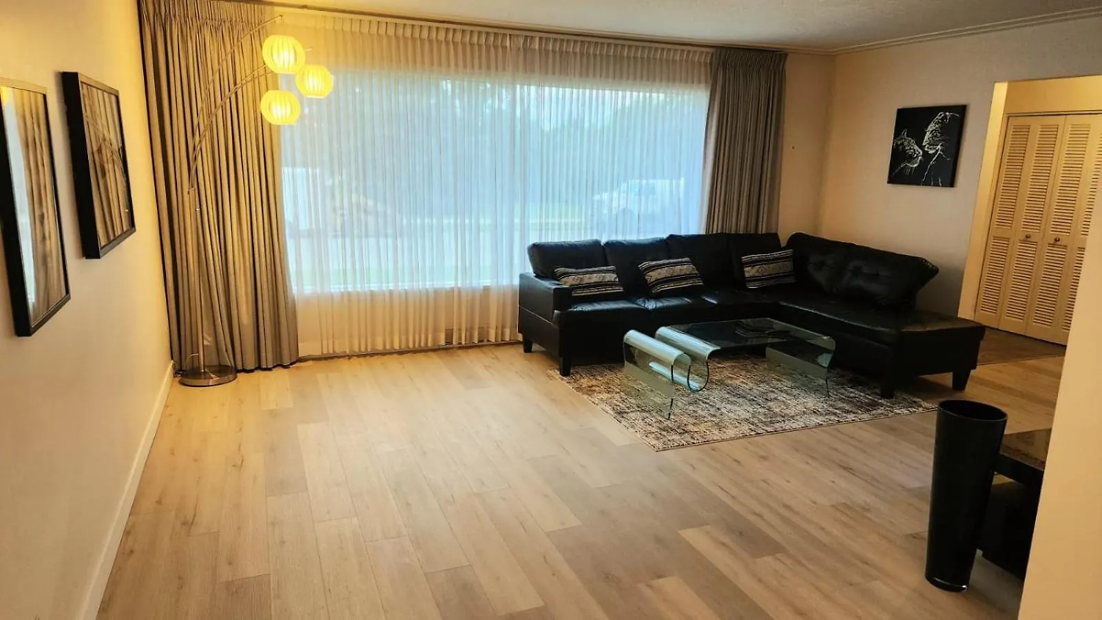 Dom wakacyjny Spacious Entire Two Bedroom Home Edmonton